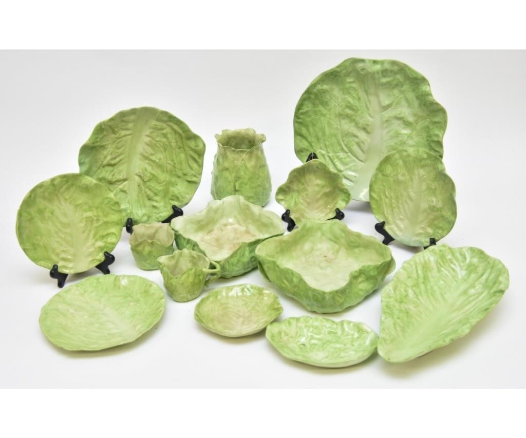 Fourteen pieces of lettuce ware 28b3d7