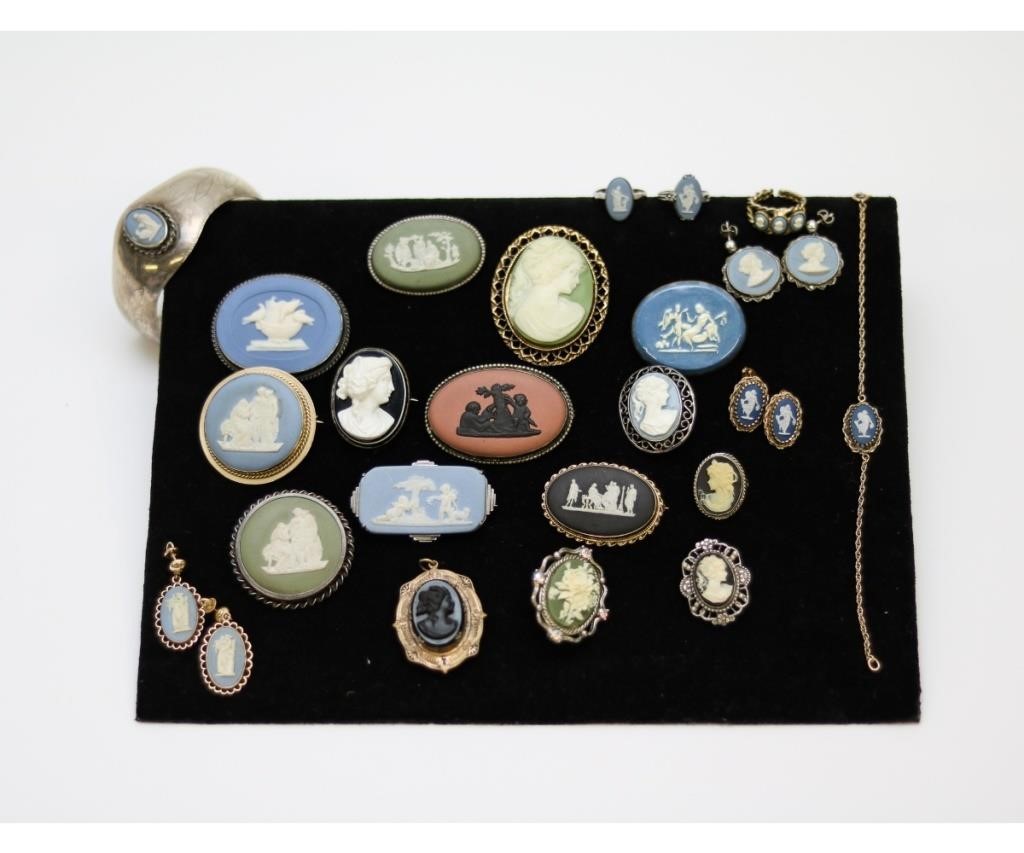 Ladies jewelry to include Wedgwood,