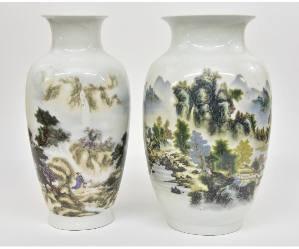 Two Asian porcelain vases each 28b63a