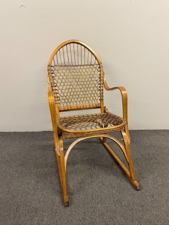 Sno Shu chair made of bent oak