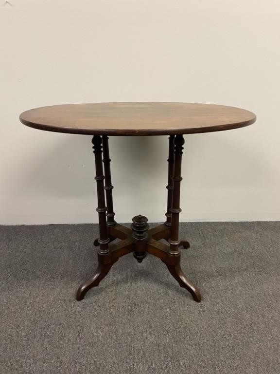 Victorian parlor table with oval