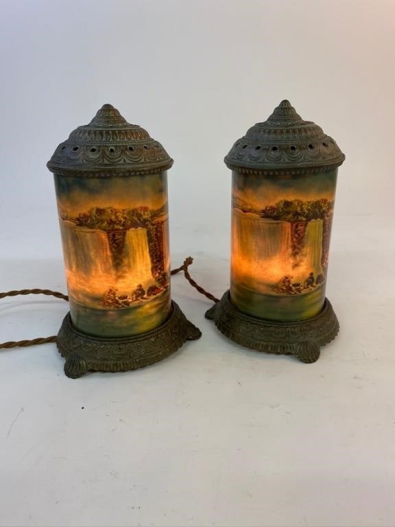 Pair of motion lamps Niagra Falls