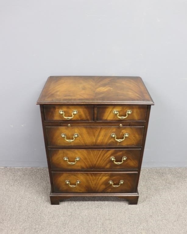 Diminutive Chippendale style mahogany 28bb1e