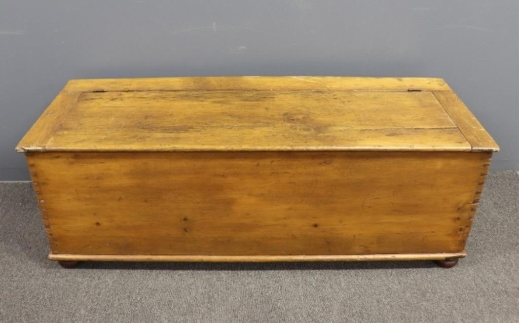 Pine wood box circa 1830 with 28bc40