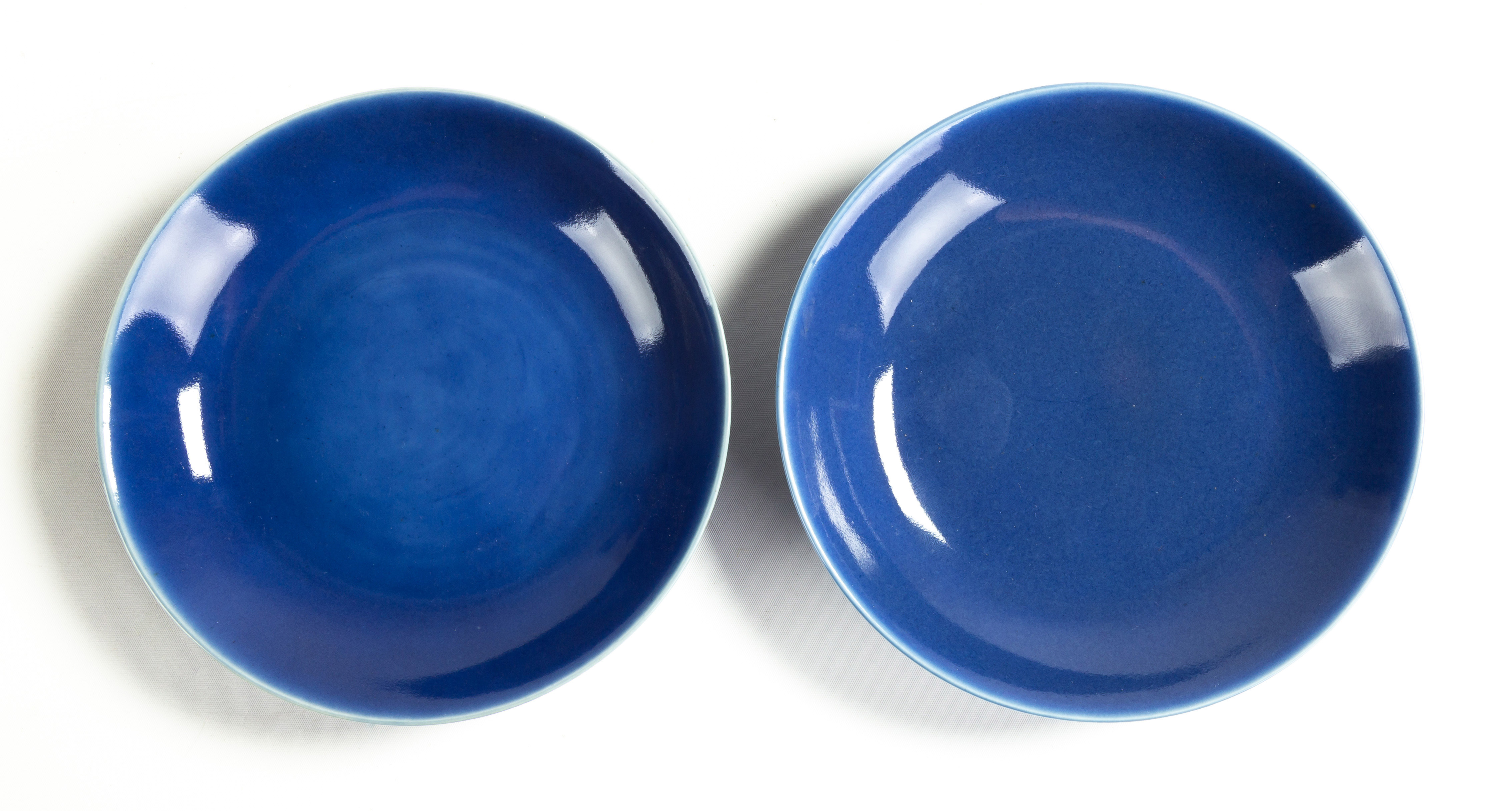 PAIR OF CHINESE BLUE GLAZED DISHES 28bc4f