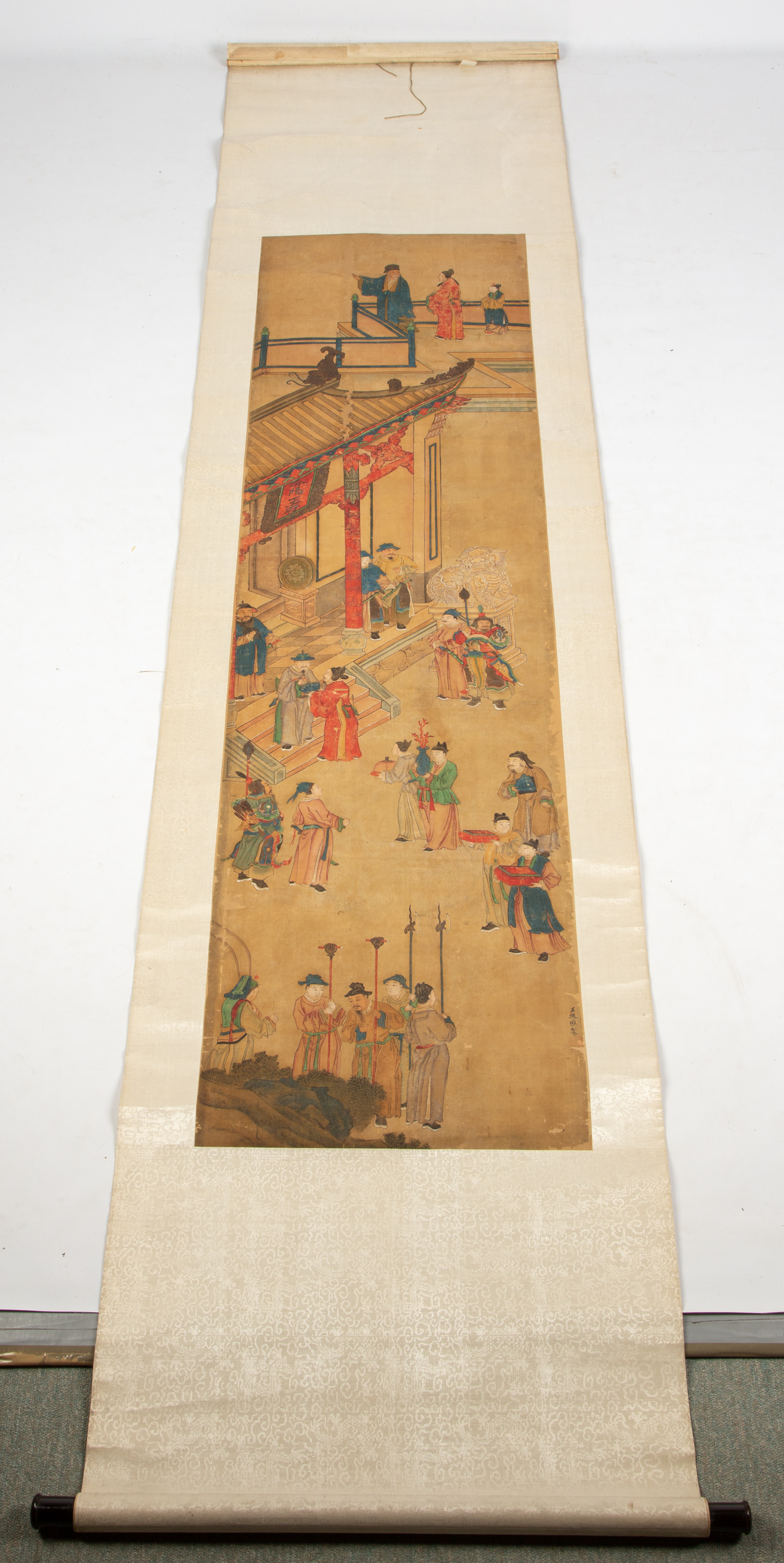 CHINESE HANGING SCROLL ON SILK 28bc68