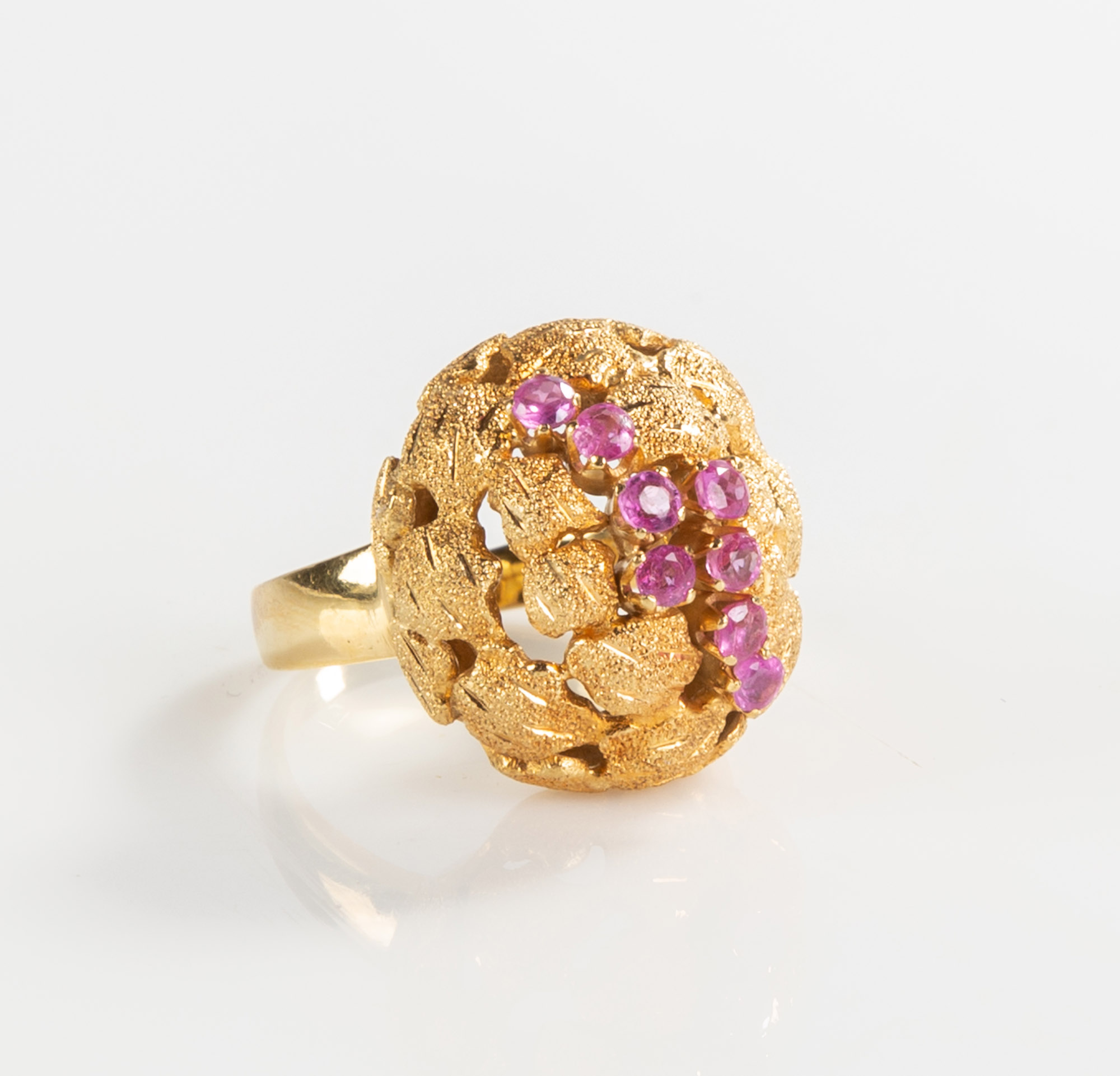 18K GOLD & RUBY RING 9.7 grams.