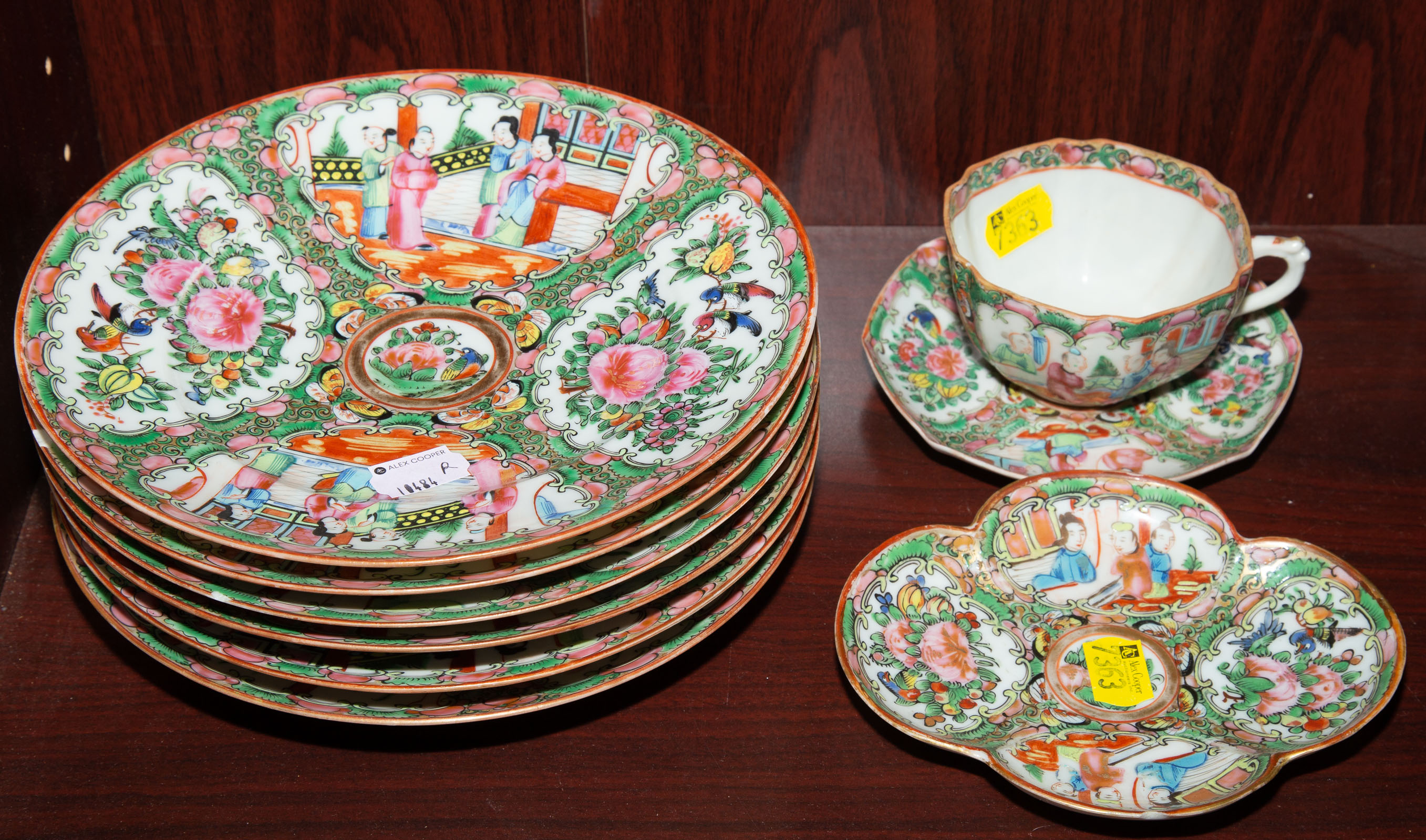 ASSORTMENT OF CHINESE ROSE MEDALLION 2896f7