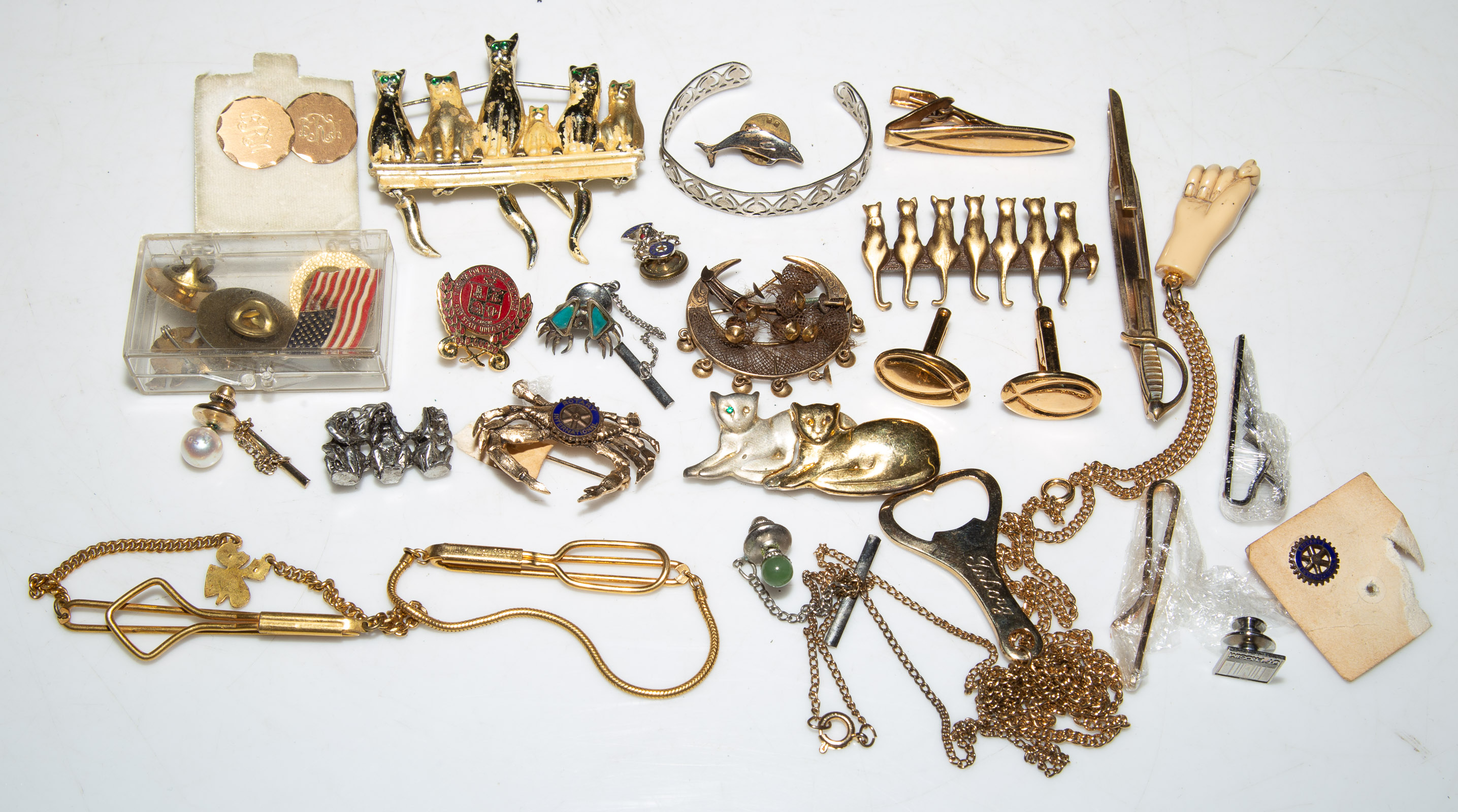 AN ECLECTIC COLLECTION OF JEWELRY