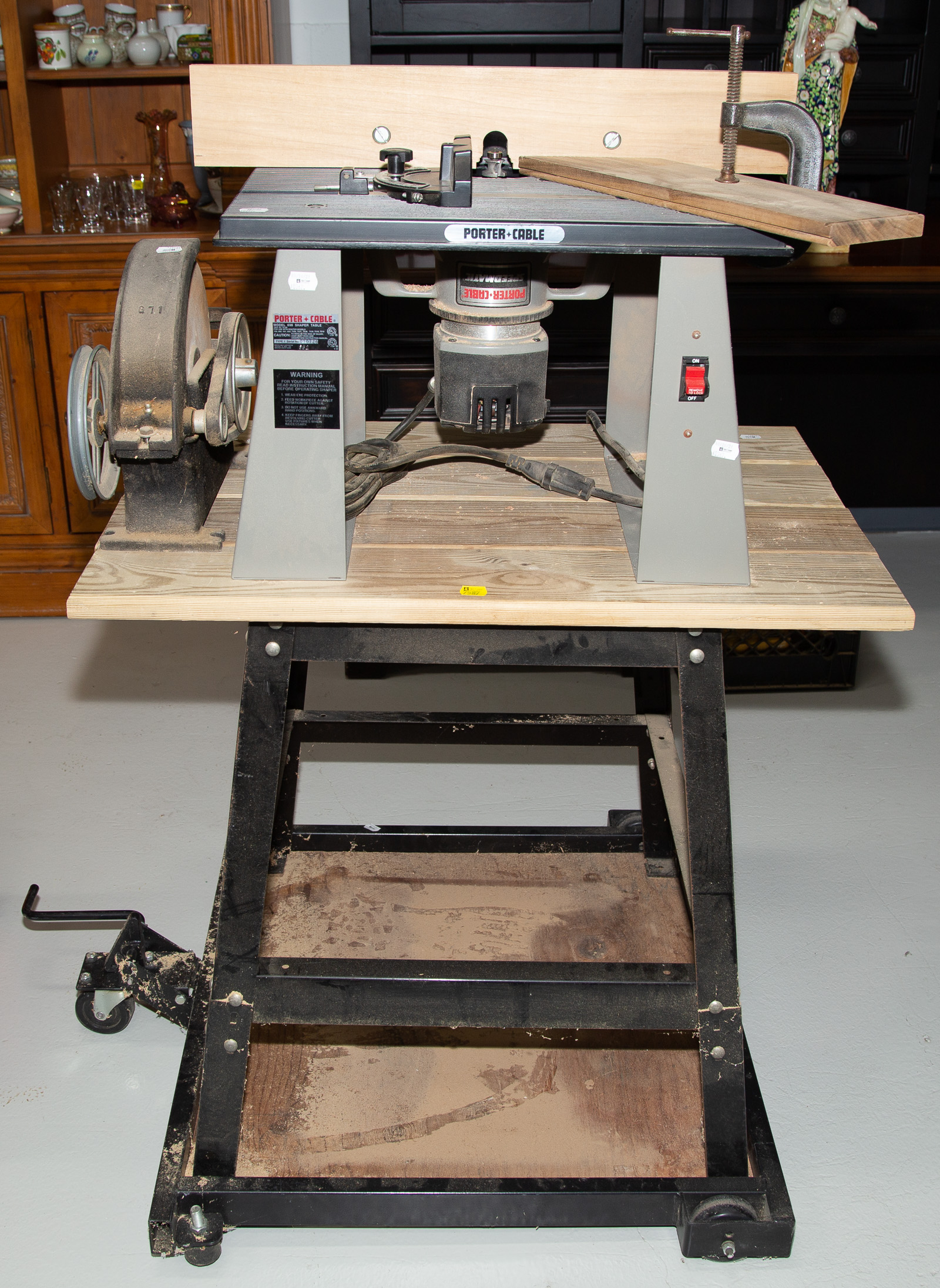 WORK TABLE WITH BENCH ROUTER &