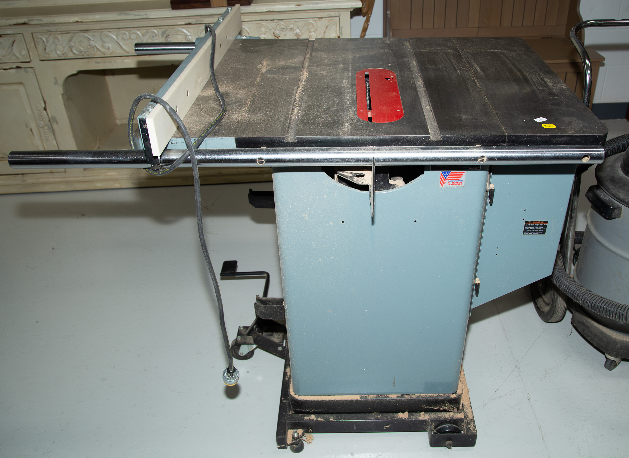 VINTAGE DELTA TABLE SAW, MOBILE