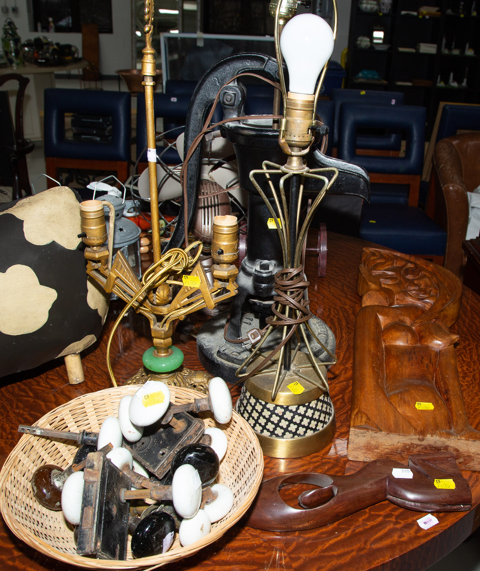 ASSORTED DECORATIVE & USEFUL ITEMS