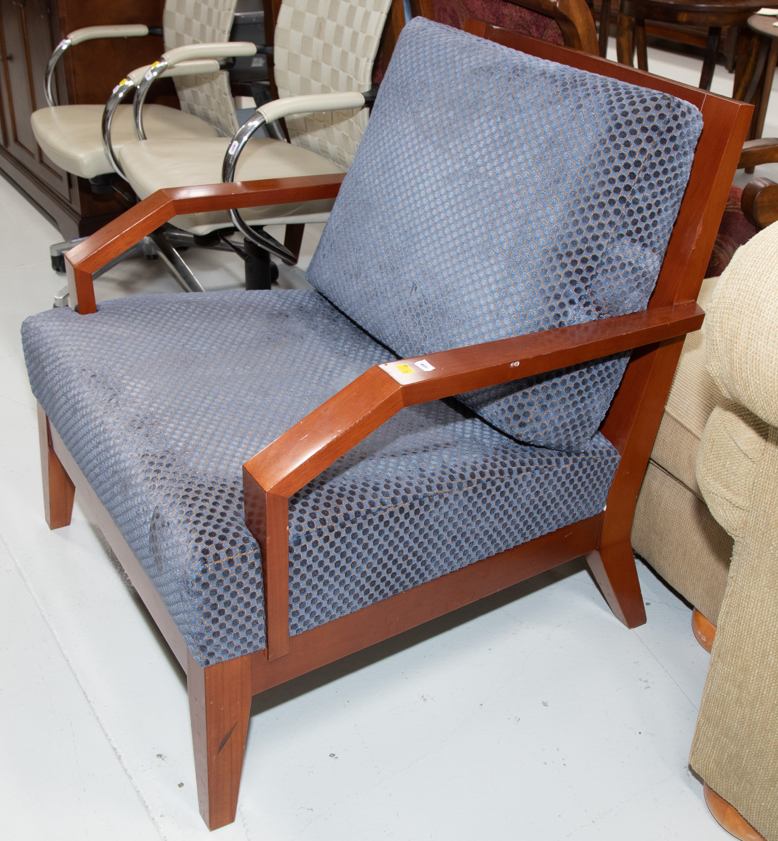 MODERN STYLE MAHOGANY LOUNGE CHAIR 28985f