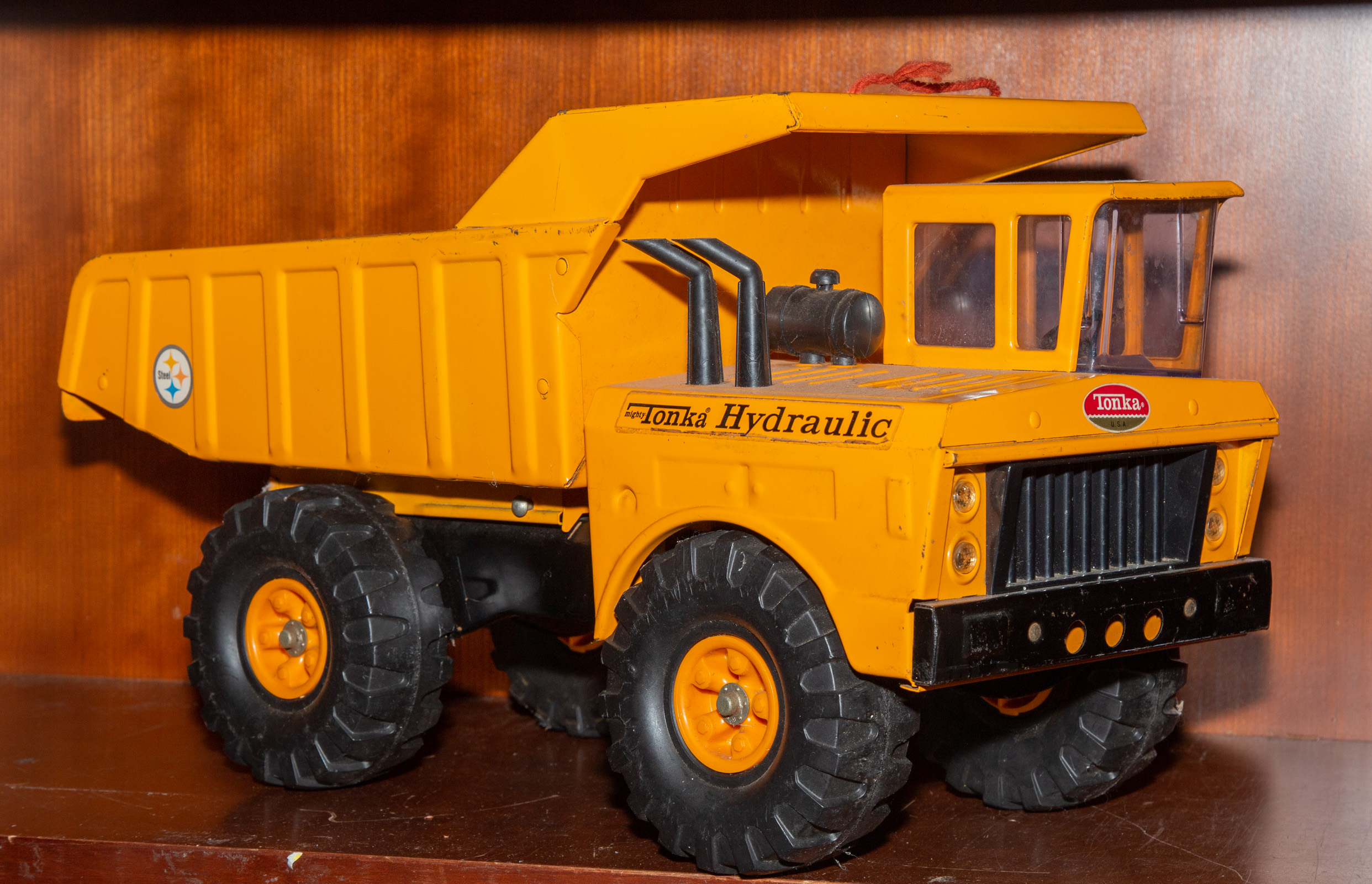 TONKA PRESSED STEEL DUMP TRUCK .