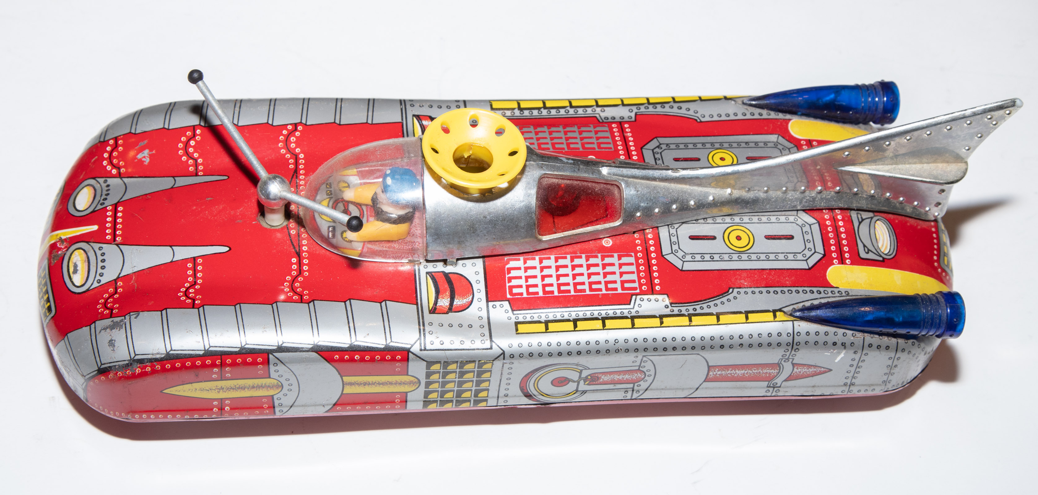 BATTERY OPERATED TIN SPACE CAR 2899ed