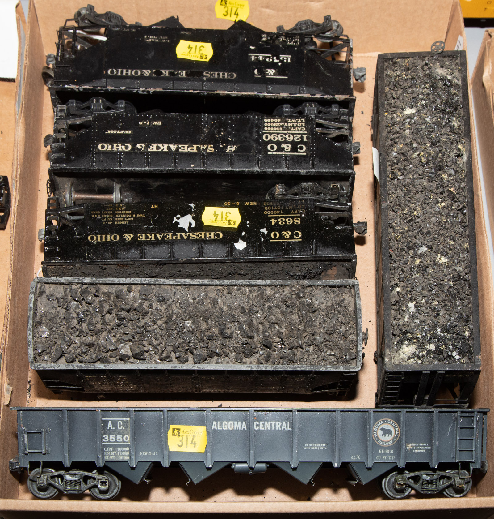 SIX METAL 0 SCALE HOPPER CARS Circa 289a0c