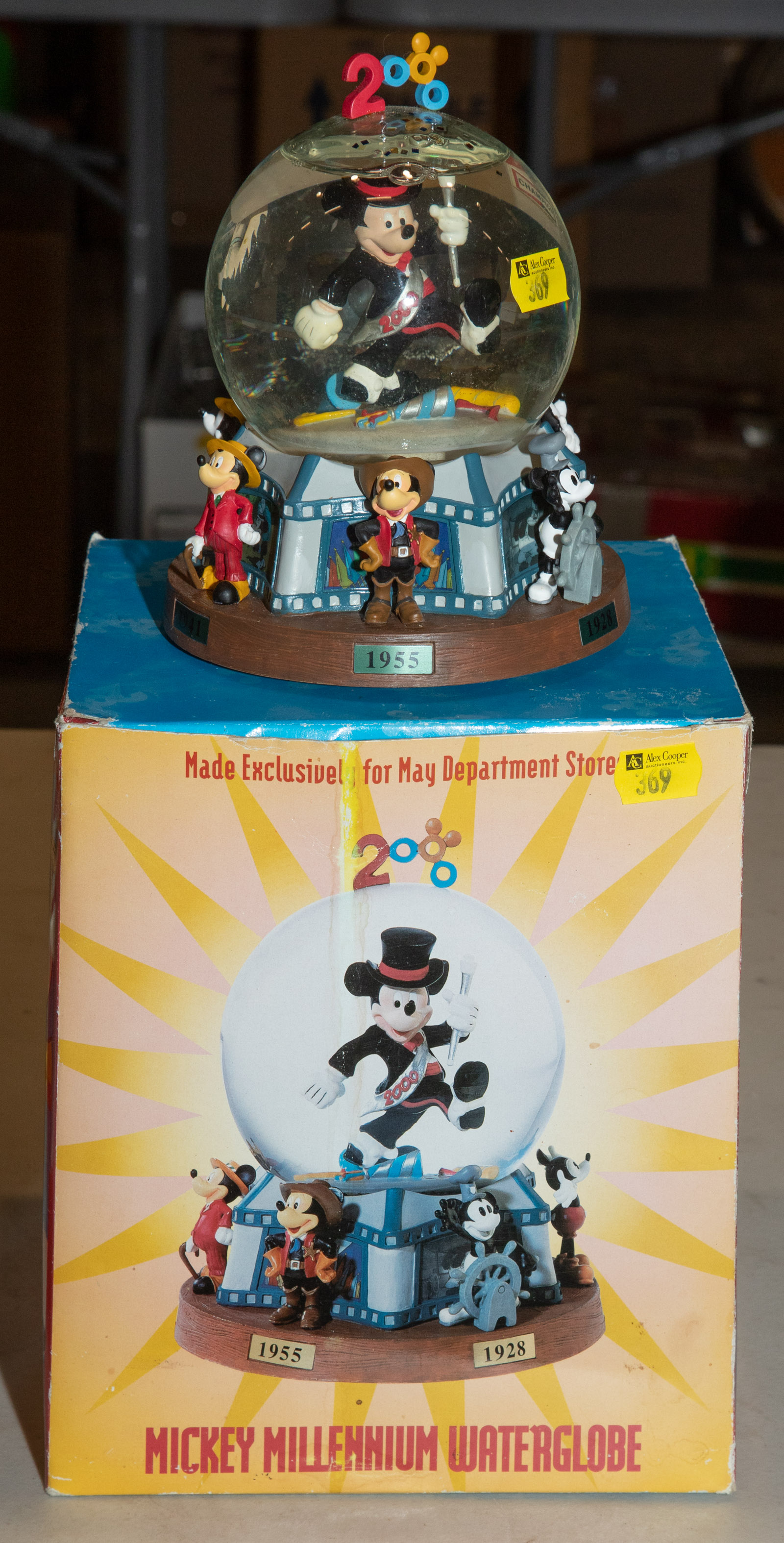 DISNEY MICKEY MILLENIUM 2000 WATER GLOBE