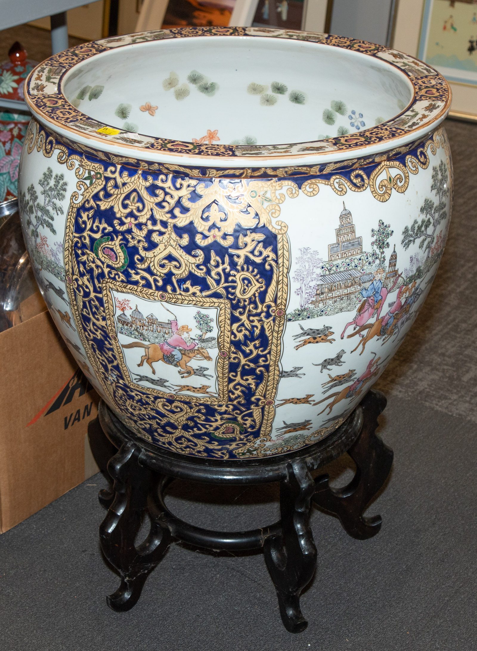 LARGE CHINESE PORCELAIN FISH BOWL PLANTER