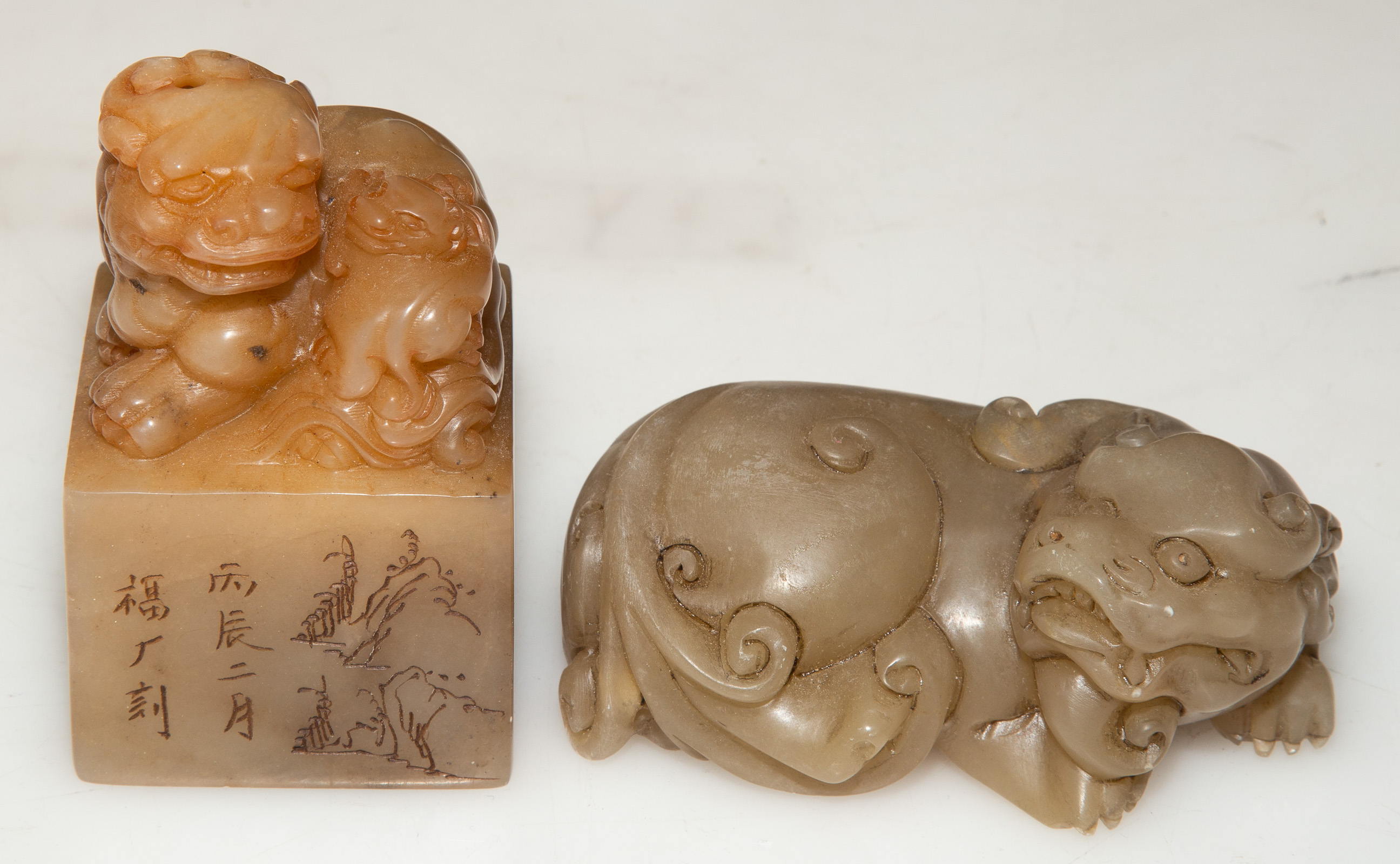 TWO CHINESE CARVED SOAPSTONE FOO 289ad1