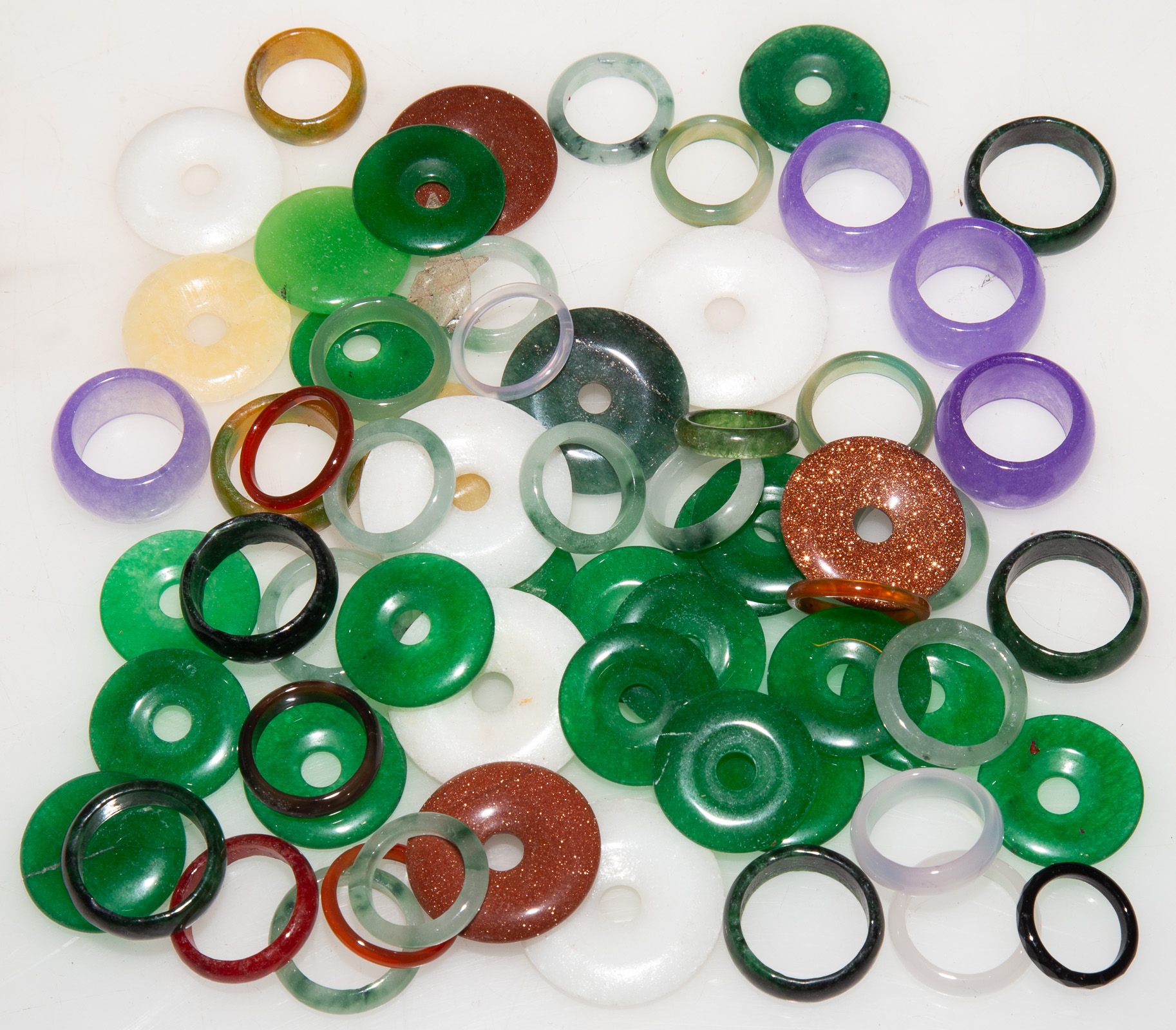 ASSORTMENT OF CHINESE STONE RINGS 289ae0