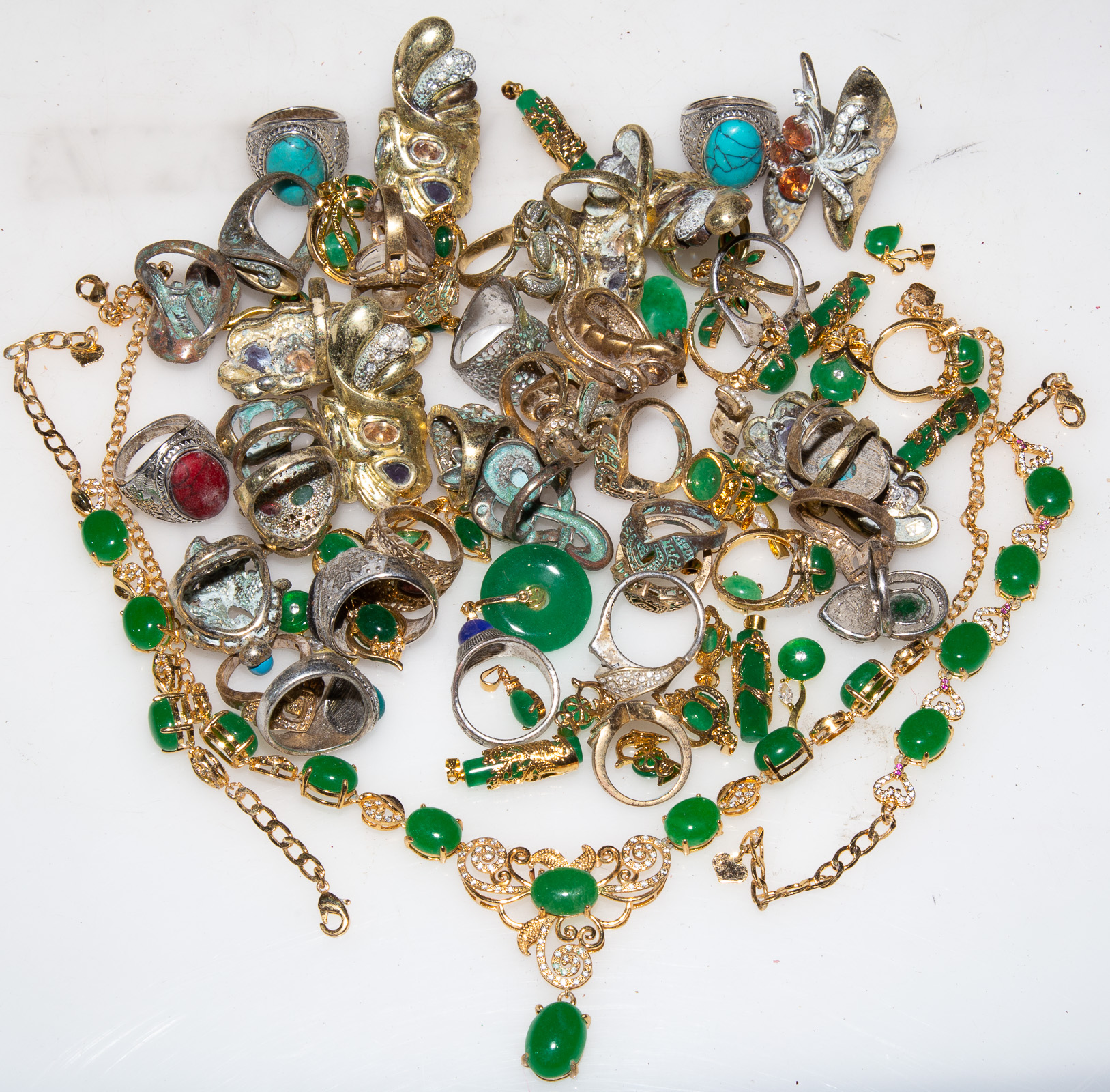 A SELECTION OF ASIAN JEWELRY Includes 289b22