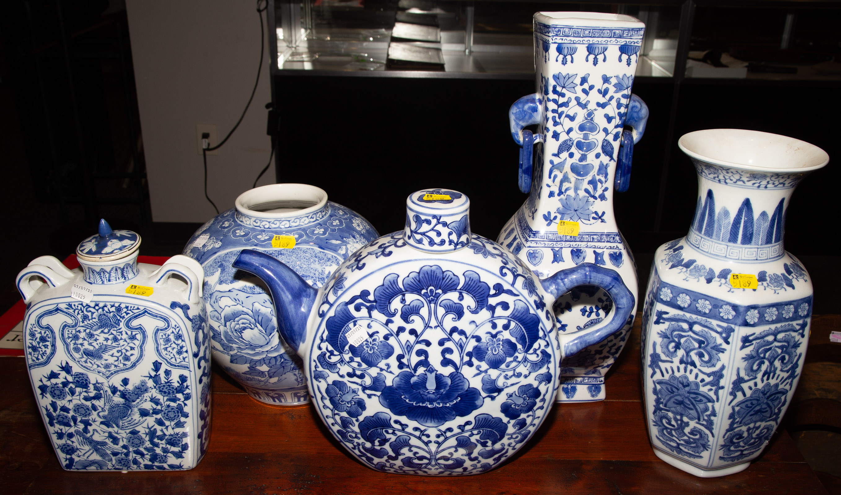 FIVE CONTEMPORARY CHINESE JARS