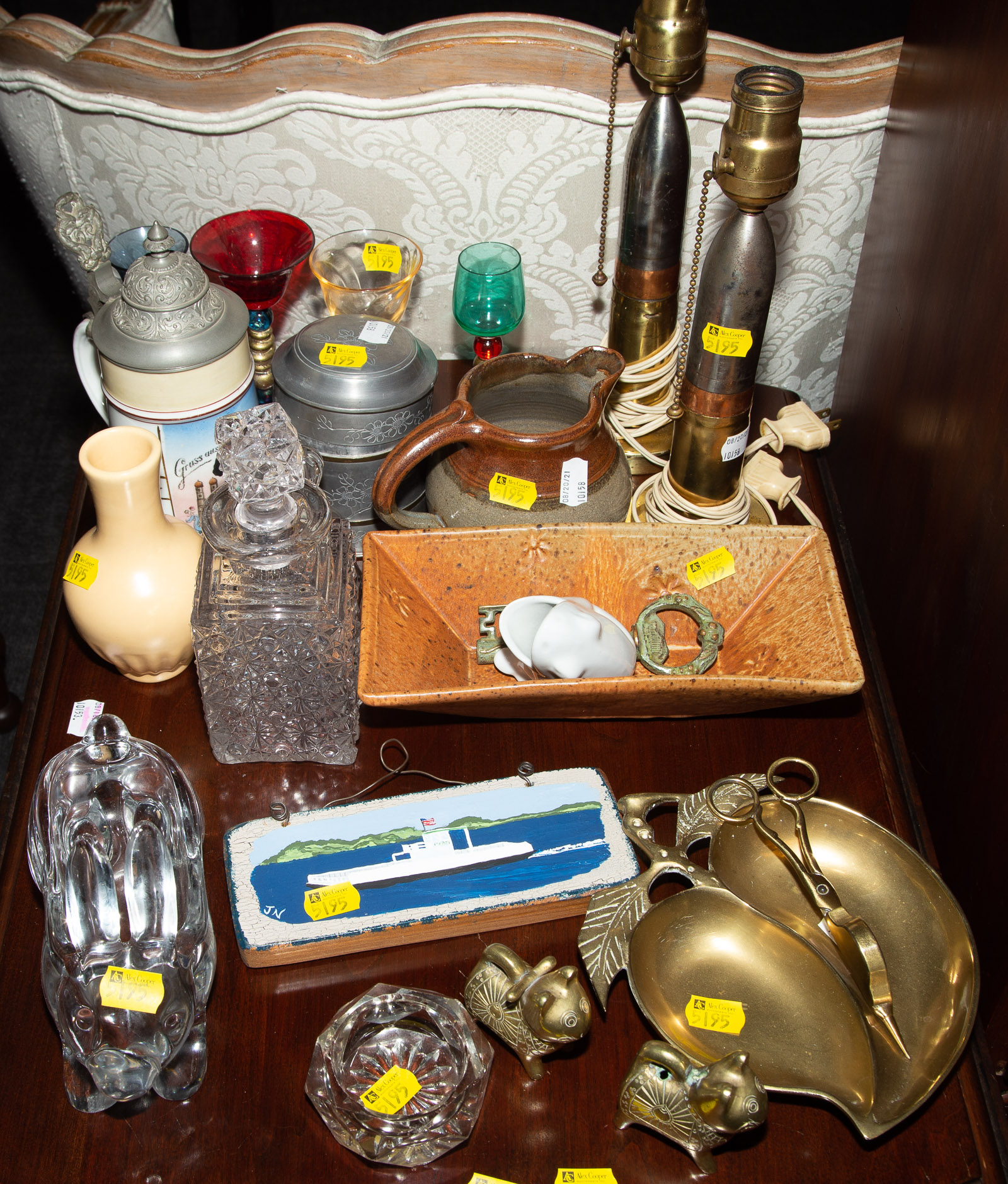 ASSORTED ITEMS Includes a pair