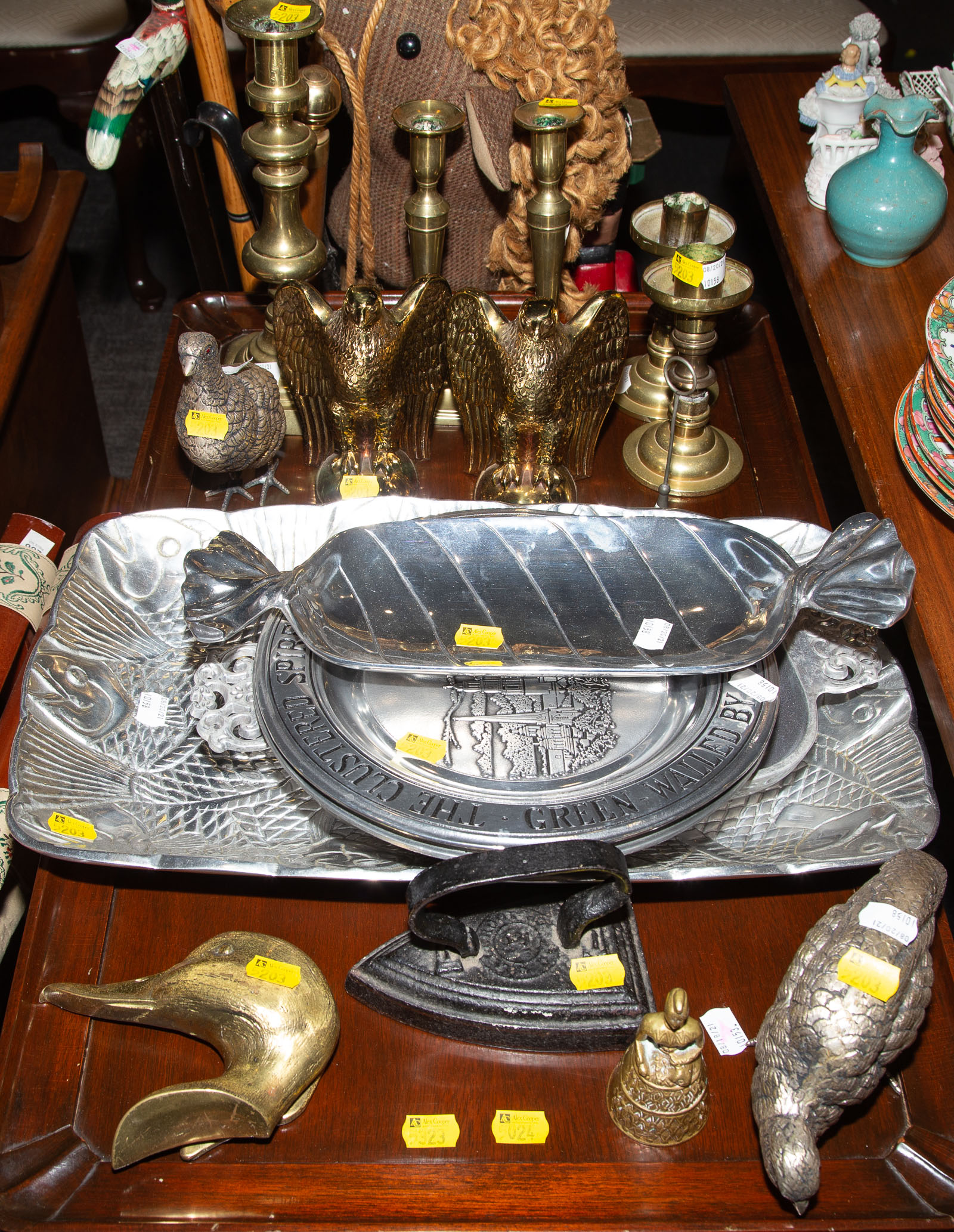 ASSORTED METAL ITEMS Includes brass