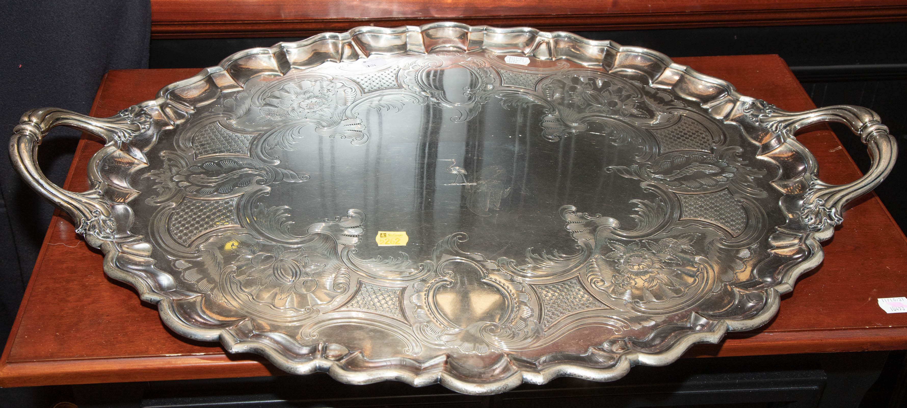 LARGE SILVER PLATED ARMORIAL SERVING 289c95