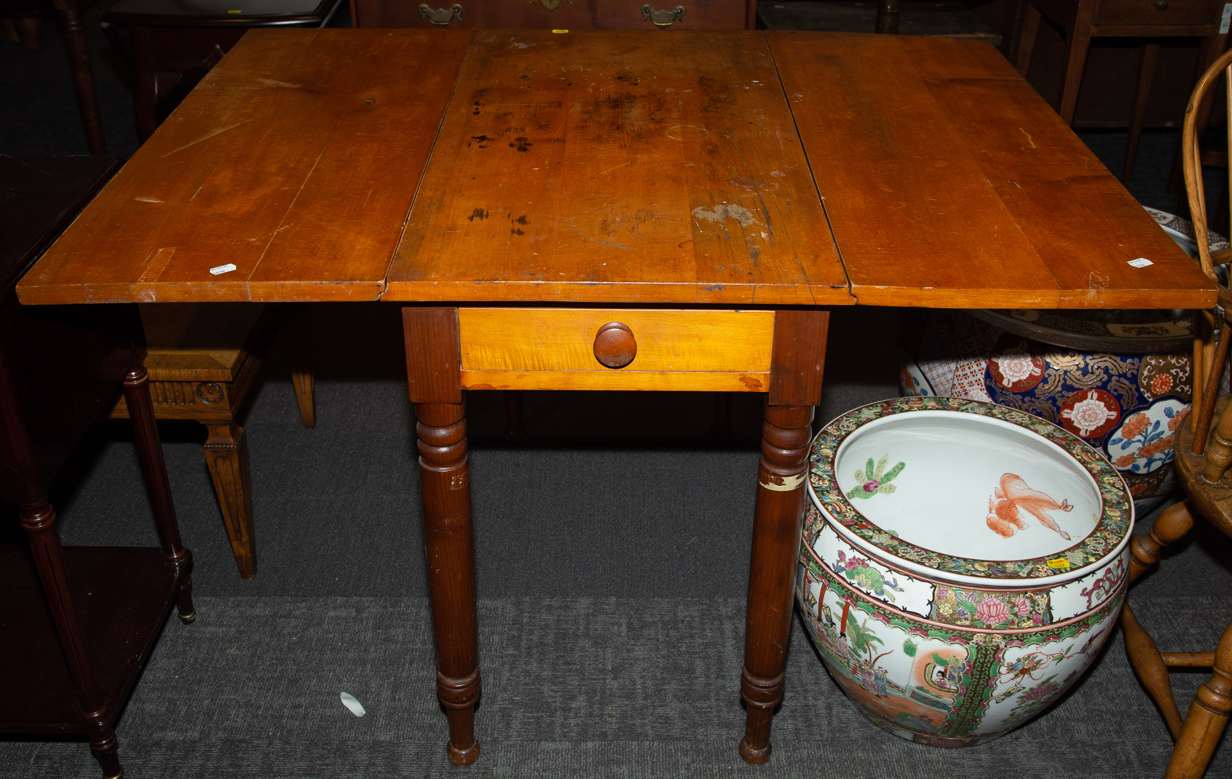 AMERICAN VERNACULAR DROP LEAF TABLE