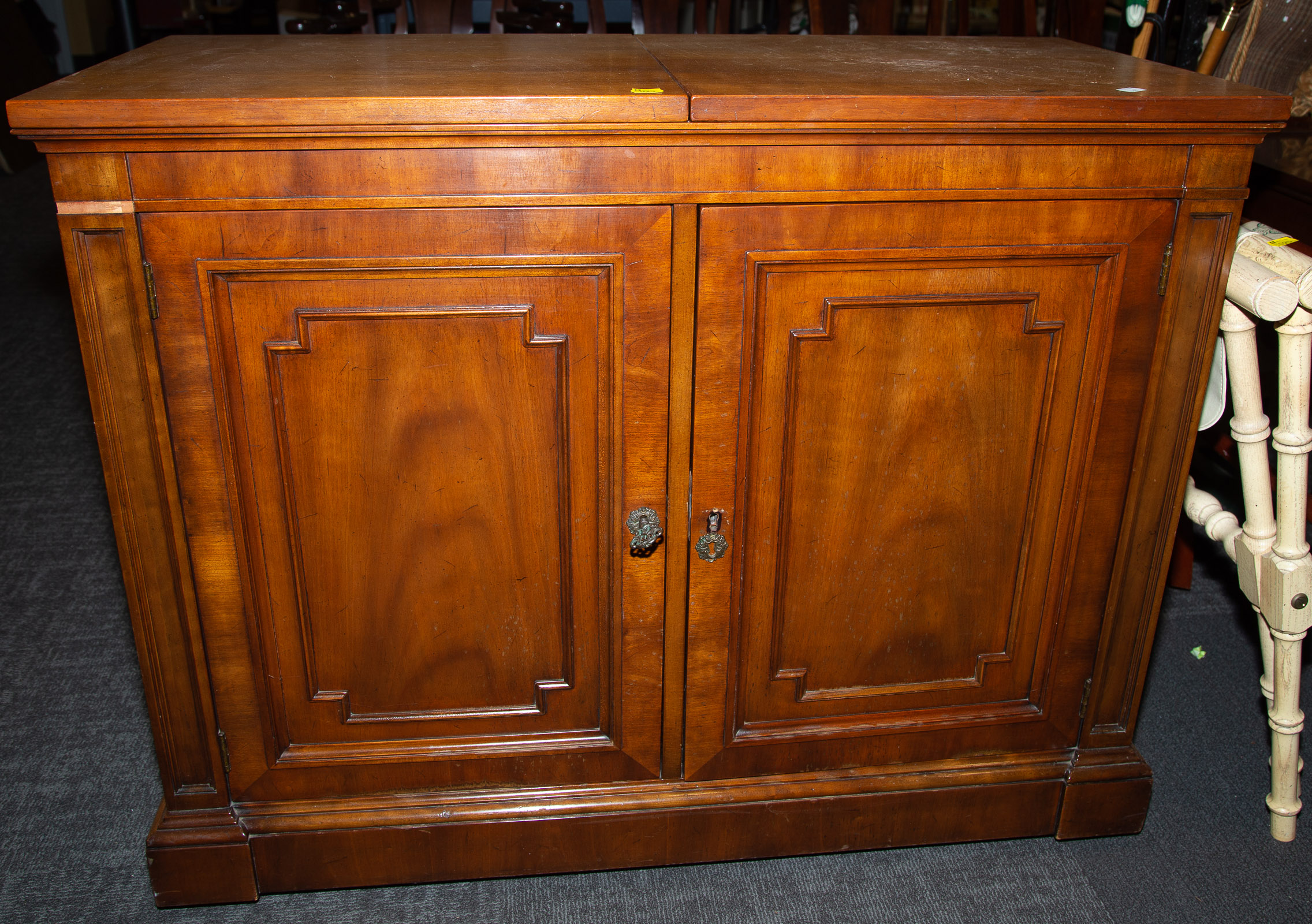 ASSORTED TRADITIONAL FURNITURE 289d11