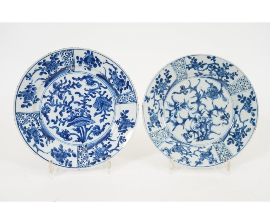 Two Chinese porcelain blue and 289e78