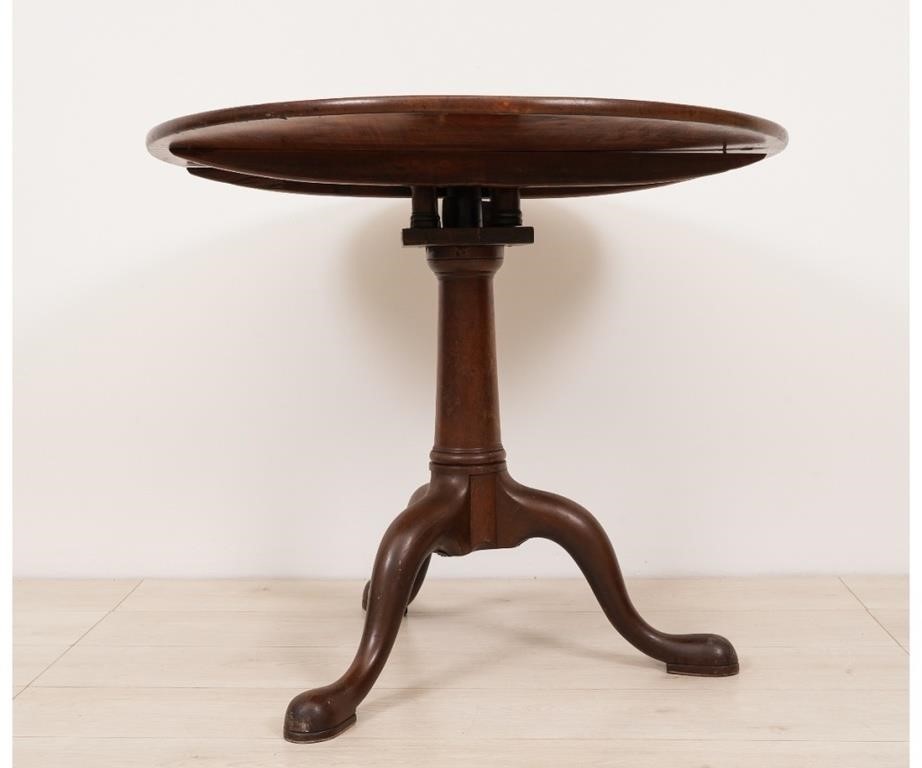 Anglo-Irish Queen Anne tea table,