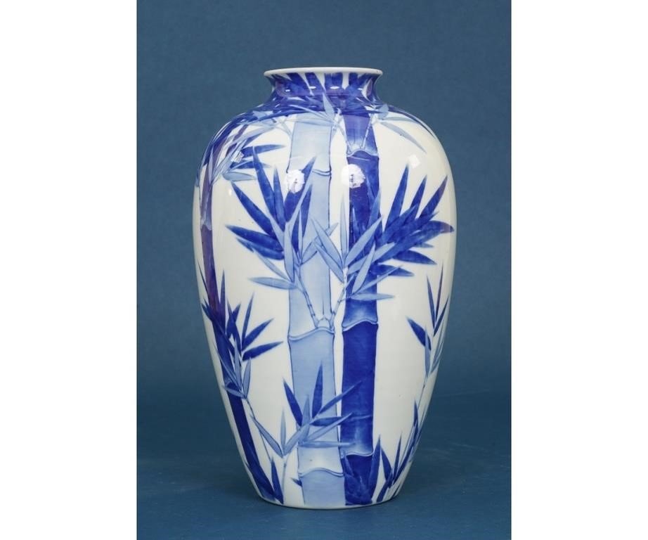 Fukagawa Japanese porcelain vase, circa