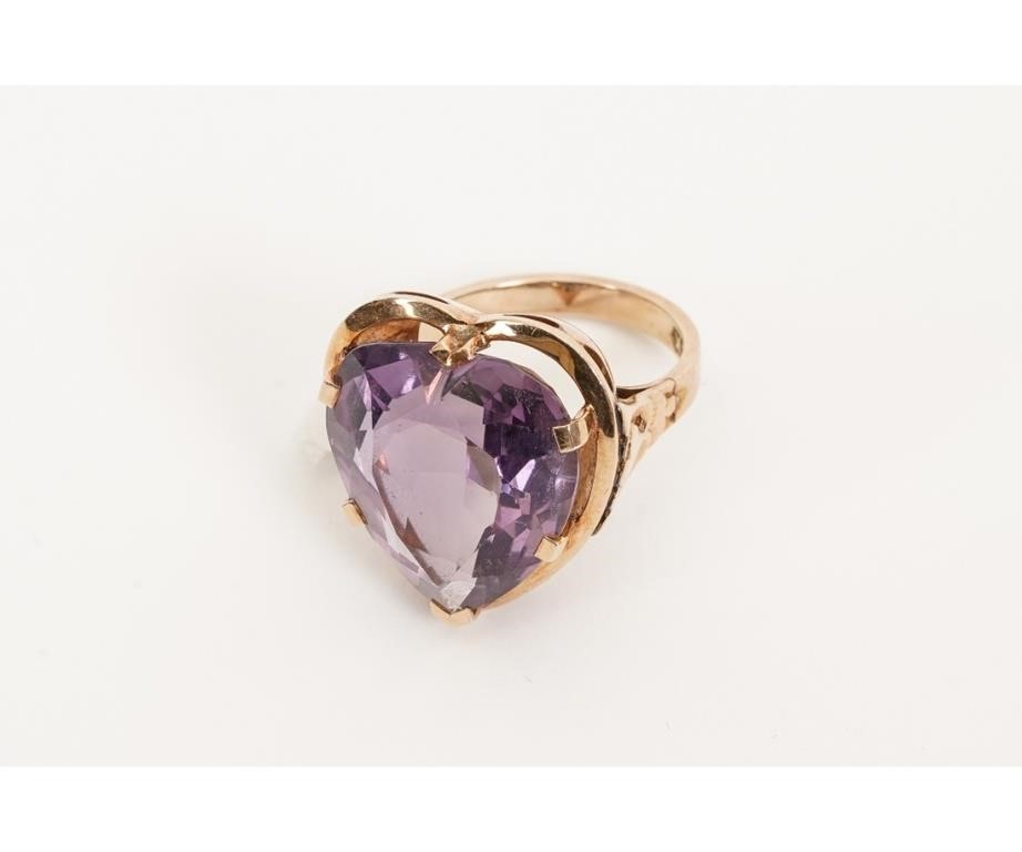 Ladies14k gold amethyst cocktail