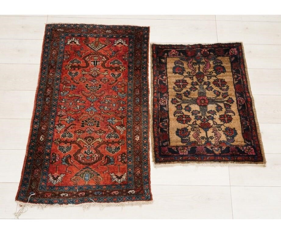 Sarouk mat with red field floral 28a2ac