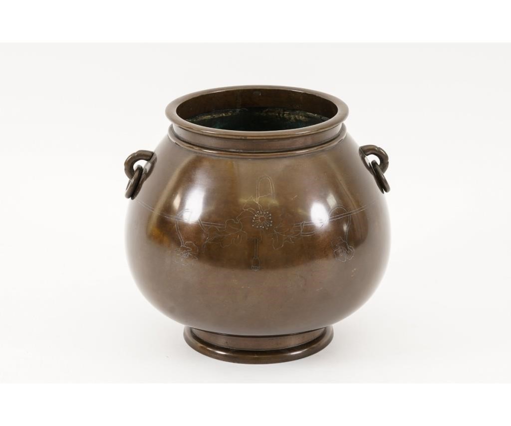 Asian bronze vase with delicate