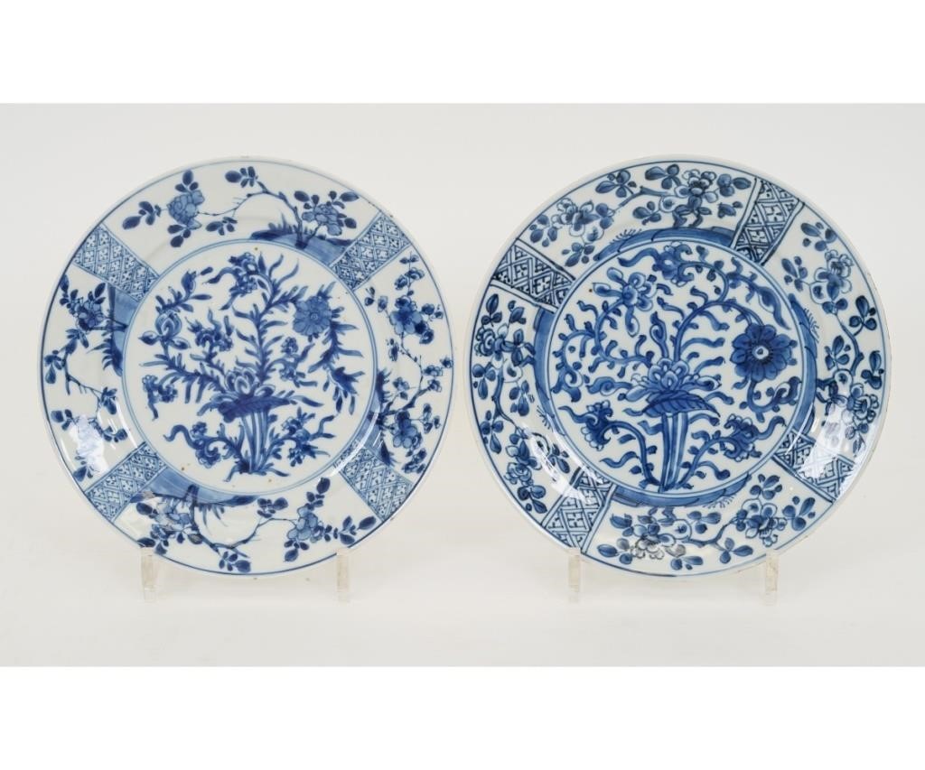 Two similar Chinese porcelain blue