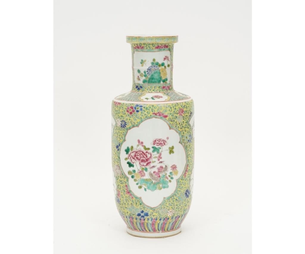 Chinese Famille Rose vase decorated