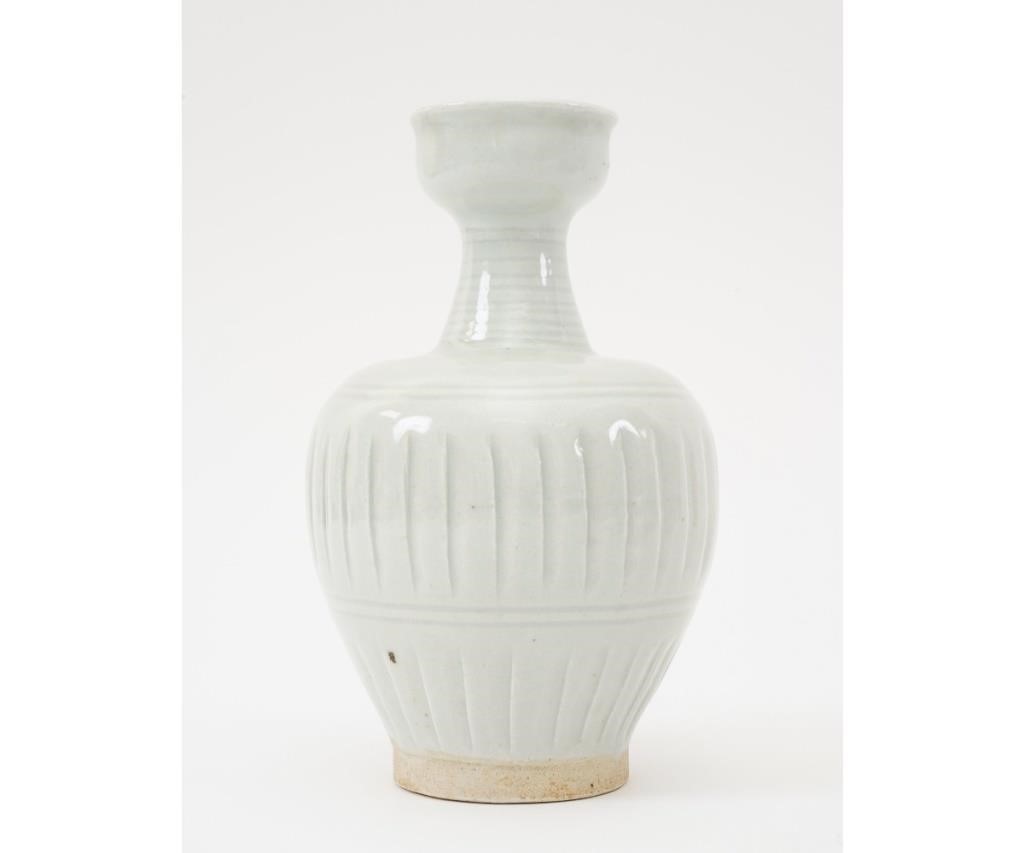 Chinese light green vase Songyaun 28a4aa