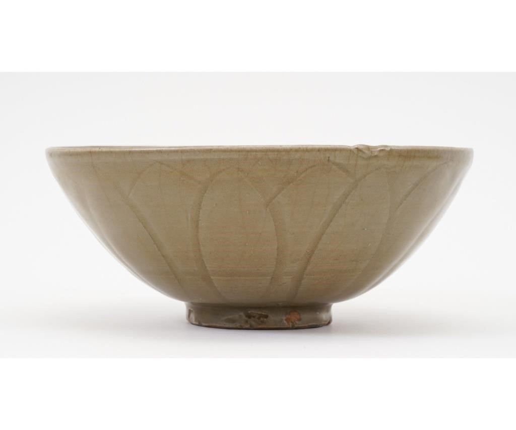 Chinese Longquan celadon bowl with 28a4ab