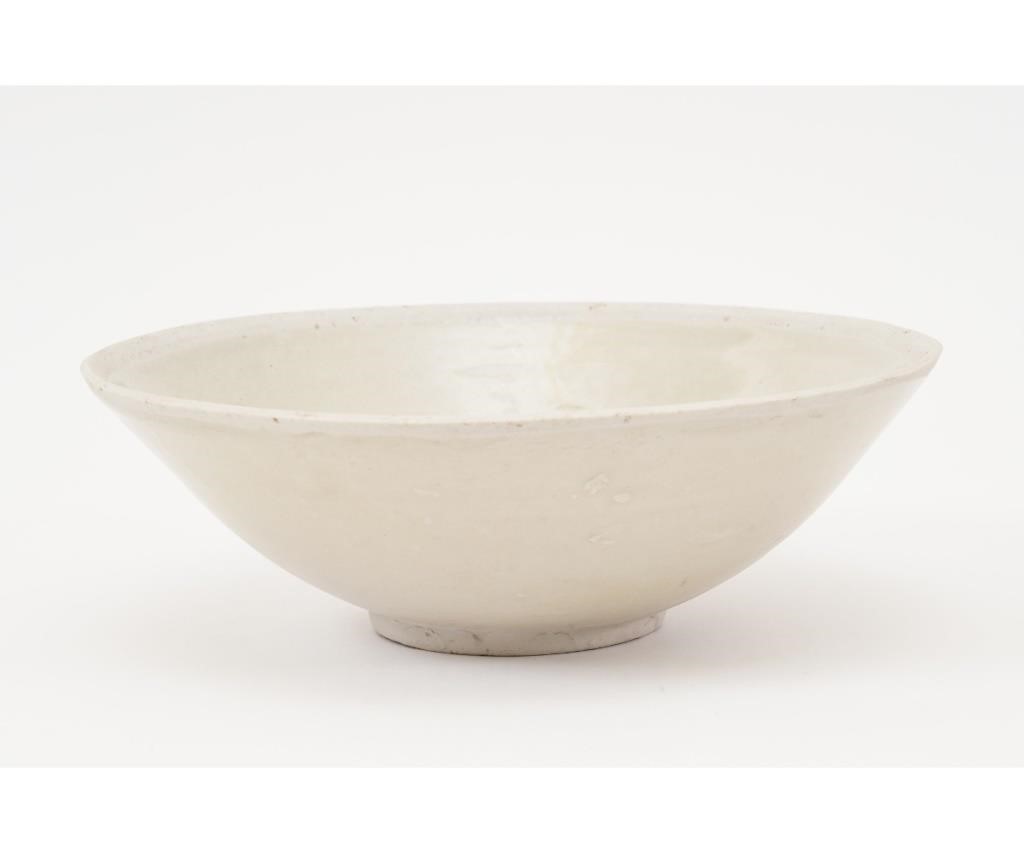 Chinese cream colored Ding bowl