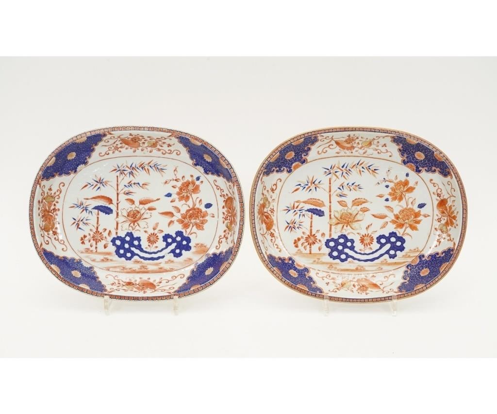 Pair of deep Chinese porcelain