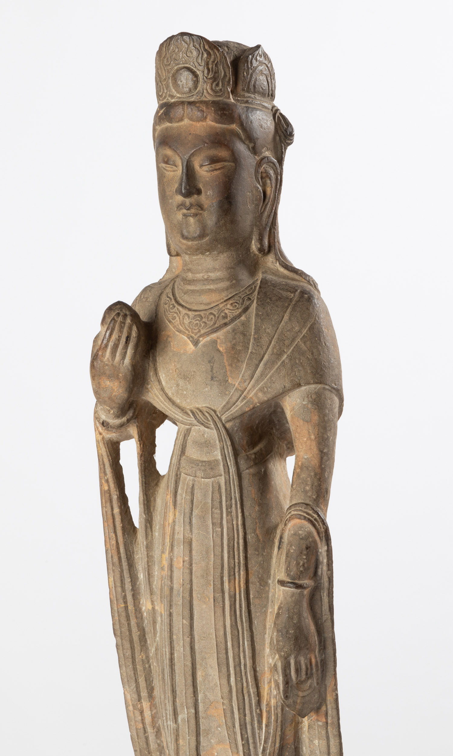 EARLY LIMESTONE FIGURE OF GUANYIN 28d1c3