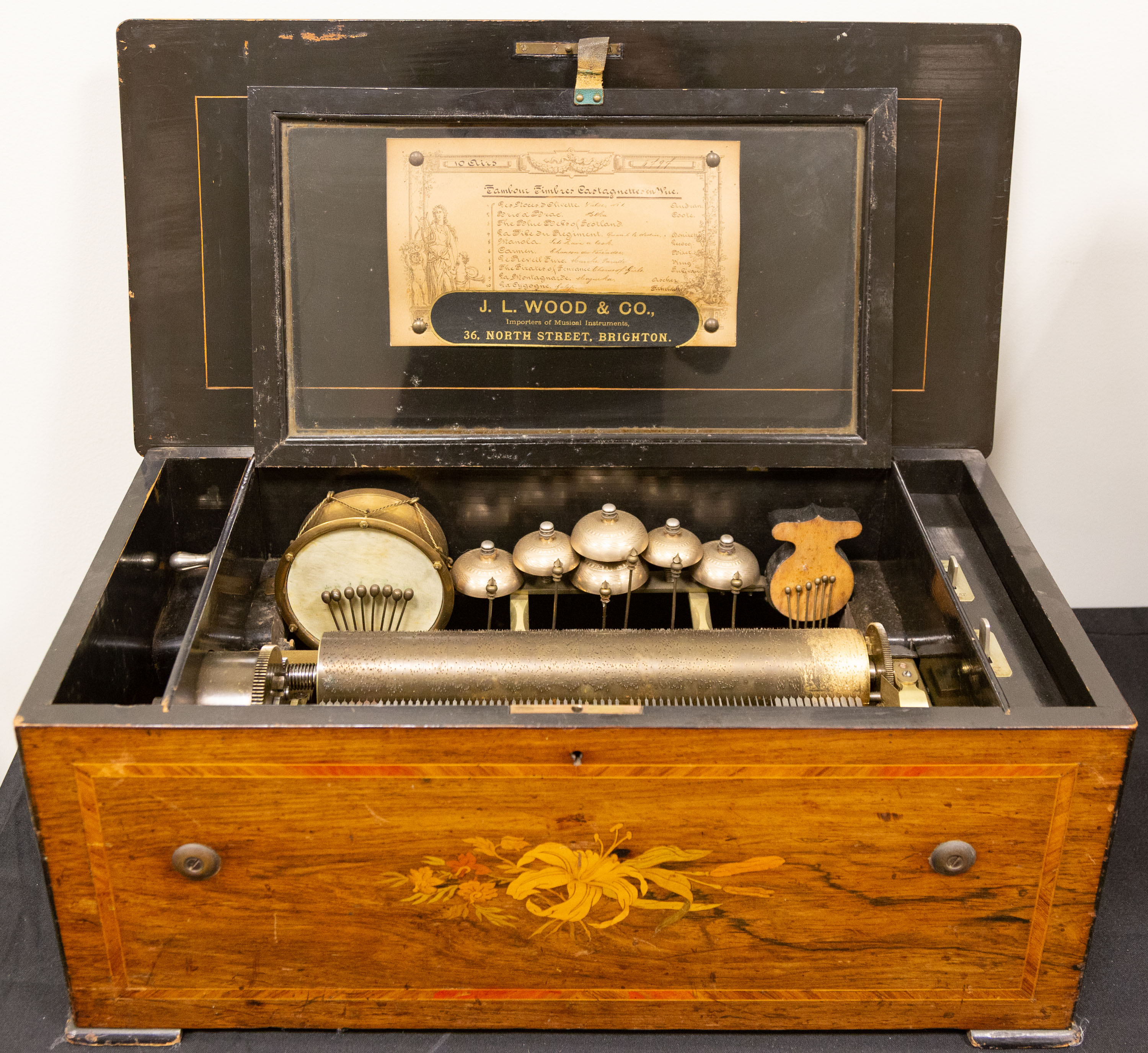 SWISS 10 TUNE MUSIC BOX 19th century.