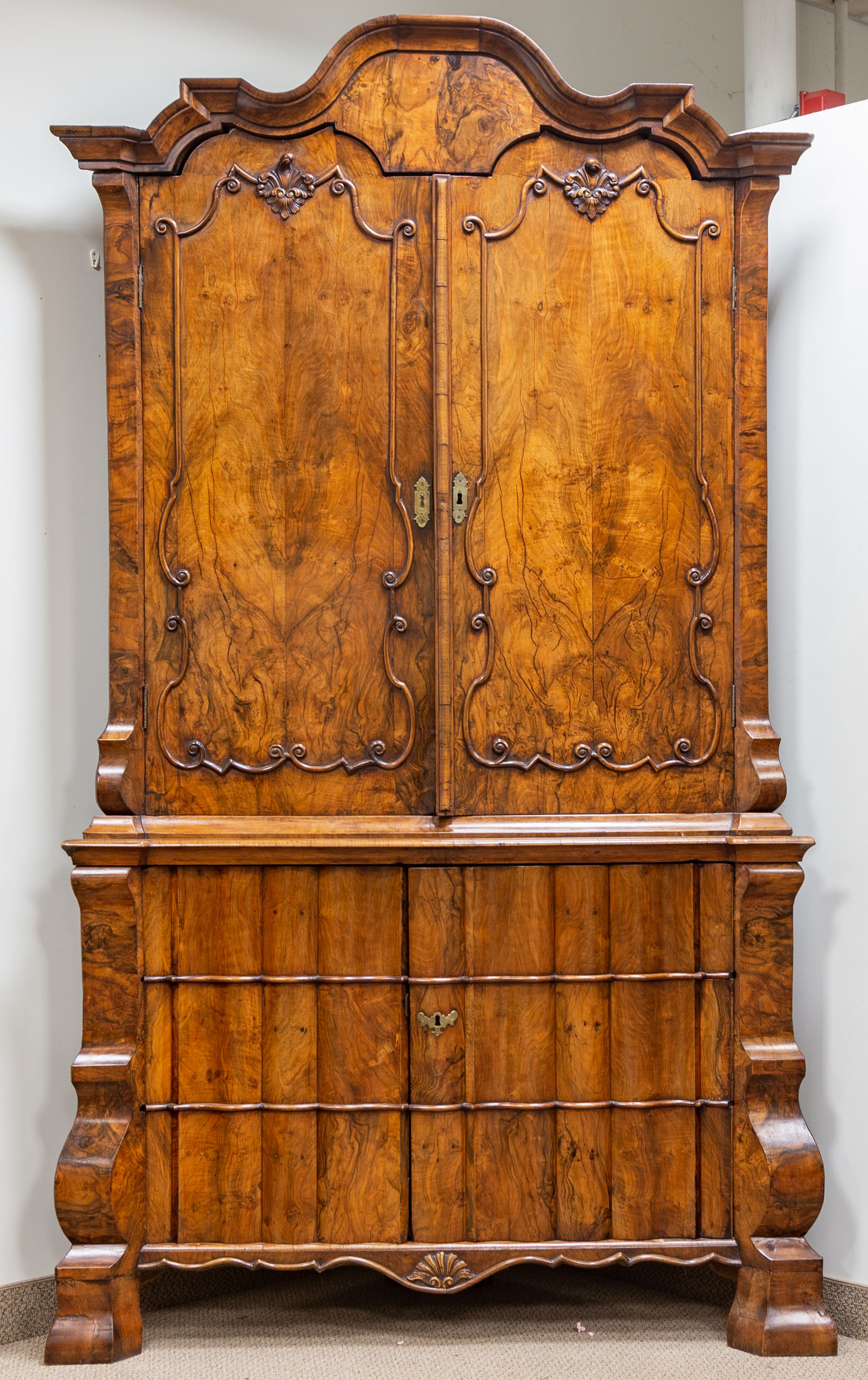 CONTINENTAL ENGLISH WALNUT CORNER