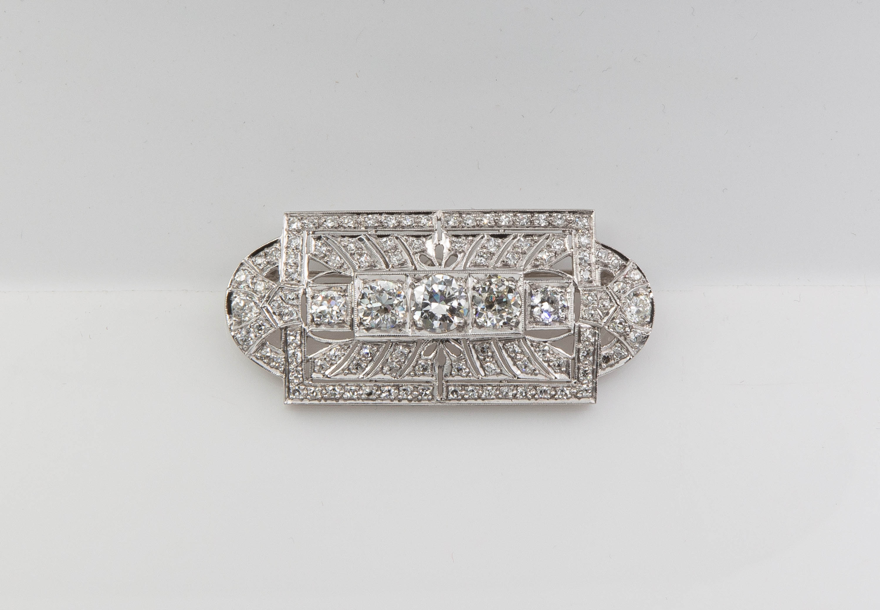 ART DECO PLATINUM AND DIAMOND BROOCH 28d580