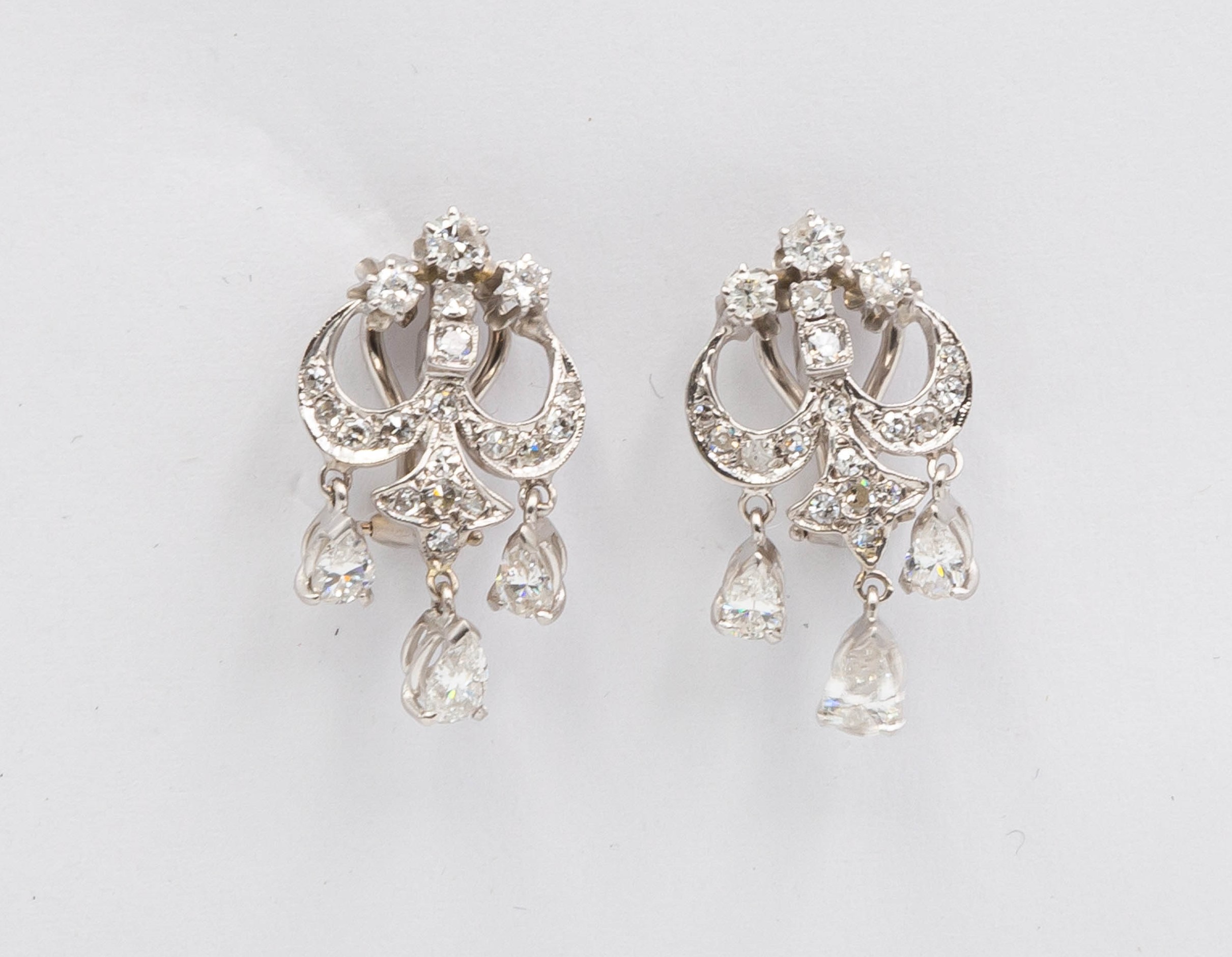 18K GOLD AND DIAMOND EARRINGS A