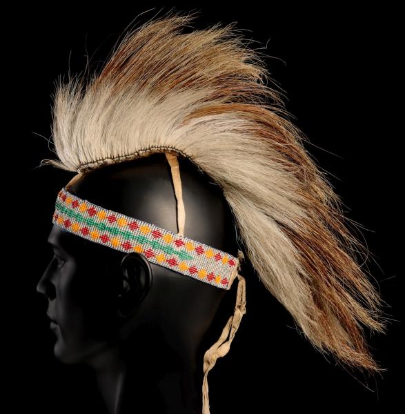 AN OJIBWE ROACH HEADDRESS WITH 28e07a