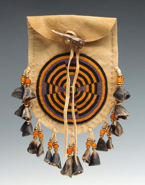 A 20TH C BEADED CARIBOU HIDE BAG 28e088